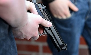 Weil der Mann an einer Förderschule mit einer Scheinwaffe auf einen Baum geschossen haben soll, verhängte das Amtsgericht einen Strafbefehl. - Symbolfoto: Pixabay Weil der Mann an einer Förderschule mit einer Scheinwaffe auf einen Baum geschossen haben soll, verhängte das Amtsgericht einen Strafbefehl. - Symbolfoto: Pixabay