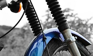 Ein 17-Jähriger stürzt in Bad Lippspringe mit einem Kleinkraftrads der Marke Simson und wird schwer verletzt. (Symbolbild) - Pixabay/Thomas-Suisse Ein 17-Jähriger stürzt in Bad Lippspringe mit einem Kleinkraftrads der Marke Simson und wird schwer verletzt. (Symbolbild) - Pixabay/Thomas-Suisse