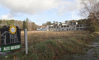 Auf dieser Fläche, nördlich der Einfahrt zur Alten Gießerei, wird ein Kindergarten aus Containern mit 50 Plätzen enstehen. - Klaus Frensing Auf dieser Fläche, nördlich der Einfahrt zur Alten Gießerei, wird ein Kindergarten aus Containern mit 50 Plätzen enstehen. - Klaus Frensing