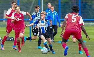 Arminias Kim Lennox Brüggemann (Mitte) gewann mit der U 14 gegen RW Essen im Nachwuchscup. - Andreas Zobe Arminias Kim Lennox Brüggemann (Mitte) gewann mit der U 14 gegen RW Essen im Nachwuchscup. - Andreas Zobe