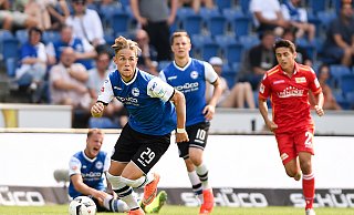 In der Saison 2016/17 war Leandro Putaro bereits für Arminia Bielefeld aktiv und dribbelt hier in der Partie gegen Union Berlin. - Christian Weische In der Saison 2016/17 war Leandro Putaro bereits für Arminia Bielefeld aktiv und dribbelt hier in der Partie gegen Union Berlin. - Christian Weische