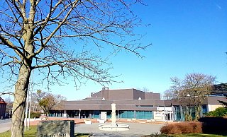 Sanierung oder Neubau der Stadthalle Lübbecke? Ob das die Bürger entscheiden sollen, darüber wird am Donnerstag im Stadtrat abgestimmt. - Heike von Schulz Sanierung oder Neubau der Stadthalle Lübbecke? Ob das die Bürger entscheiden sollen, darüber wird am Donnerstag im Stadtrat abgestimmt. - Heike von Schulz