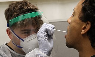 Die Nachfrage nach Bürgertests im Kreis Höxter wird geringer. Grund dürfte die fallende Inzidenz und damit mehr Lockerungen sein. - Symbolfoto: David Knapp Die Nachfrage nach Bürgertests im Kreis Höxter wird geringer. Grund dürfte die fallende Inzidenz und damit mehr Lockerungen sein. - Symbolfoto: David Knapp