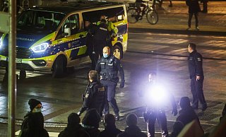 Die Polizei - hier bei einer Querdenker-Demonstration Ende Dezember - griff am Montagabend gegen die "Spaziergänger" hart durch. - Sarah Jonek Fotografie Die Polizei - hier bei einer Querdenker-Demonstration Ende Dezember - griff am Montagabend gegen die "Spaziergänger" hart durch. - Sarah Jonek Fotografie