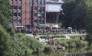 Viele Löhnerinnen und Löhner waren zu Eröffnungsfeier des Werreauenparks gekommen. - Dirk Windmöller Viele Löhnerinnen und Löhner waren zu Eröffnungsfeier des Werreauenparks gekommen. - Dirk Windmöller