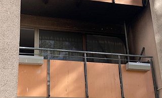 Die Decke und die Wände des Balkons sind vom Ruß geschwärzt. - Charlotte Mahncke Die Decke und die Wände des Balkons sind vom Ruß geschwärzt. - Charlotte Mahncke