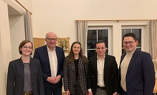 Bernhard Hoppe-Biermeyer mit der neugewählten Vorsitzenden Kathrin Krause (3. v. l.) und ihren Stellvertretern Katharina Johannwerner, Felix Mertens und Jonathan Hartel. - Junge Union Bernhard Hoppe-Biermeyer mit der neugewählten Vorsitzenden Kathrin Krause (3. v. l.) und ihren Stellvertretern Katharina Johannwerner, Felix Mertens und Jonathan Hartel. - Junge Union