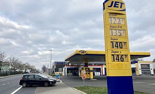 Die Jet-Tankstelle an der Beckhausstraße ist zum zweiten Mal in diesem Jahr überfallen worden. - Jens Reichenbach Die Jet-Tankstelle an der Beckhausstraße ist zum zweiten Mal in diesem Jahr überfallen worden. - Jens Reichenbach