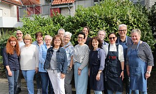 Freuen sich darauf, an drei Freitagen ihre Gäste bewirten zu dürfen: Die Verantwortlichen vom Herforder Mittagstisch und vom Seniorenbeirat der Stadt Herford. - Claus Frickemeier Freuen sich darauf, an drei Freitagen ihre Gäste bewirten zu dürfen: Die Verantwortlichen vom Herforder Mittagstisch und vom Seniorenbeirat der Stadt Herford. - Claus Frickemeier