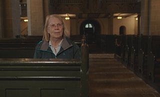 Ingrid Liebs ist für die Dokumentation zurück in die Kirche gekehrt, in der die Trauerfeier für ihre Tochter Frauke stattfand. - rtl Ingrid Liebs ist für die Dokumentation zurück in die Kirche gekehrt, in der die Trauerfeier für ihre Tochter Frauke stattfand. - rtl
