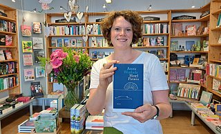 Sonja Westermann empfiehlt "Hotel Paraíso", ein Buch vom Aufbrechen und Ankommen, von einem Hotel im Winter an der Algarve und einer Tankstelle in einem niedersächsichen Dorf. - Marion Pokorra Sonja Westermann empfiehlt "Hotel Paraíso", ein Buch vom Aufbrechen und Ankommen, von einem Hotel im Winter an der Algarve und einer Tankstelle in einem niedersächsichen Dorf. - Marion Pokorra