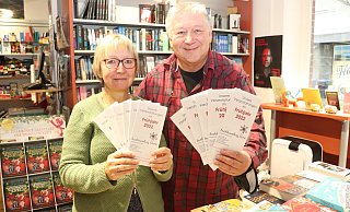Martina Lange und Jörg Czyborra von der Buchhandlung Blume können wieder literatisch-musikalische Veranstaltungen anbieten und haben das Programm für das erste Halbjahr 2022 vorgestellt. - Birgit Guhlke/Neue Westfälische Martina Lange und Jörg Czyborra von der Buchhandlung Blume können wieder literatisch-musikalische Veranstaltungen anbieten und haben das Programm für das erste Halbjahr 2022 vorgestellt. - Birgit Guhlke/Neue Westfälische