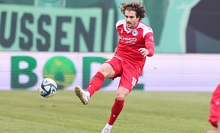 Mael Corboz war bei seinem Debüt über weite Strecken Dreh- und Angelpunkt im Arminia-Spiel. - Oliver Krato Mael Corboz war bei seinem Debüt über weite Strecken Dreh- und Angelpunkt im Arminia-Spiel. - Oliver Krato