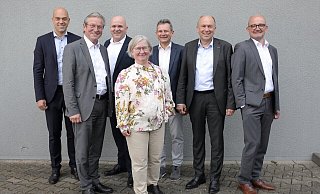 Der Vorstand der NeMo-Initiative Paderborn: Andreas Speith (Vorsitzender), Christoph Rüther (Stellv. Vorsitzender), Thomas Tröster, Simone Probst (Schatzmeisterin), Roland Hüser, Michael Dreier und Michael Heinemann (Schriftführer, v. r.). - Matthias Bungeroth Der Vorstand der NeMo-Initiative Paderborn: Andreas Speith (Vorsitzender), Christoph Rüther (Stellv. Vorsitzender), Thomas Tröster, Simone Probst (Schatzmeisterin), Roland Hüser, Michael Dreier und Michael Heinemann (Schriftführer, v. r.). - Matthias Bungeroth
