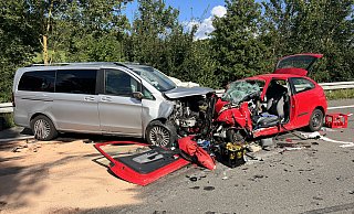 Ein 31-Jähriger aus Willebadessen ist bei dem Frontalzusammenstoß auf der B252 bei Diemelstadt-Rhoden tödlich verletzt worden. - Elmar Schulten Ein 31-Jähriger aus Willebadessen ist bei dem Frontalzusammenstoß auf der B252 bei Diemelstadt-Rhoden tödlich verletzt worden. - Elmar Schulten
