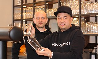 Die Restaurantbetreiber Thomas Quaquil (l.) und Marc Gonzaga begrüßen in Kürze ihre Gäste im Neunzehn 01. - Torsten Wegener Die Restaurantbetreiber Thomas Quaquil (l.) und Marc Gonzaga begrüßen in Kürze ihre Gäste im Neunzehn 01. - Torsten Wegener