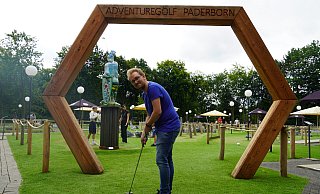 "NW"-Redakteur Felix Schwien wagt den Selbstversuch und schlägt sich durch 18 Löcher auf dem Adventuregolfplatz. - Felix Schwien "NW"-Redakteur Felix Schwien wagt den Selbstversuch und schlägt sich durch 18 Löcher auf dem Adventuregolfplatz. - Felix Schwien