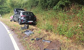 Die Autofahrerin kam schwer verletzt ins Krankenhaus. - Manuela Puls Die Autofahrerin kam schwer verletzt ins Krankenhaus. - Manuela Puls