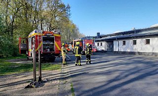 Im Einsatz waren 40 Feuerwehrleute. - Feuerwehr Paderborn Im Einsatz waren 40 Feuerwehrleute. - Feuerwehr Paderborn
