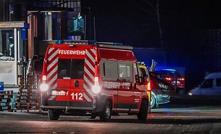 Am Mittwochabend rückte die Feuerwehr zu einem Großeinsatz bei Westfalia in Rheda-Wiedenbrück aus. - Paul Brinkmann Am Mittwochabend rückte die Feuerwehr zu einem Großeinsatz bei Westfalia in Rheda-Wiedenbrück aus. - Paul Brinkmann