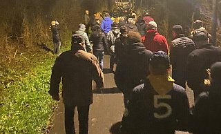 Eine Aktion sogenannter „Spaziergänger“ führte am 3. Januar zu einem Marsch zum Haus der Landrätin. - Benjamin Piel Eine Aktion sogenannter „Spaziergänger“ führte am 3. Januar zu einem Marsch zum Haus der Landrätin. - Benjamin Piel