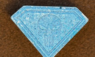 Die „Blue Punisher“ sind erkennbar an dem Totenkopf-Symbol. - dpa Die „Blue Punisher“ sind erkennbar an dem Totenkopf-Symbol. - dpa