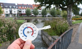 Im Paderquellgebiet war es am Dienstag zwischen 32 und 33 Grad heiß, das Fehlen der vom Tornado zerstörten Bäume ist deutlich spürbar. - Holger Kosbab Im Paderquellgebiet war es am Dienstag zwischen 32 und 33 Grad heiß, das Fehlen der vom Tornado zerstörten Bäume ist deutlich spürbar. - Holger Kosbab