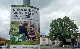 Zu groß, aber ausnahmsweise in Höxter erlaubt: die CDU-Plakate zur Nationalpark-Kampagne. - Michaela Bast Zu groß, aber ausnahmsweise in Höxter erlaubt: die CDU-Plakate zur Nationalpark-Kampagne. - Michaela Bast