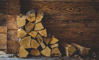 Diebe Sacken Brennholz ein. - Symbolbild: Pixabay Diebe Sacken Brennholz ein. - Symbolbild: Pixabay