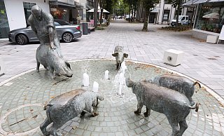 Am Schweinebrunnen im Zentrum der Bad Oeynhausener City wurde ein 61-jähriger Mann Opfer eines tätlichen Angriffs. - Jörg Stuke Am Schweinebrunnen im Zentrum der Bad Oeynhausener City wurde ein 61-jähriger Mann Opfer eines tätlichen Angriffs. - Jörg Stuke