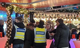 Insgesamt rund 2.000 Besucher habe die Ordnungskräfte am Freitag udn Samstag auf dem Weihnachtsmarkt kontrolliert. - Celina Allard Insgesamt rund 2.000 Besucher habe die Ordnungskräfte am Freitag udn Samstag auf dem Weihnachtsmarkt kontrolliert. - Celina Allard