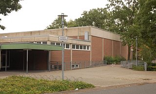 Die alte Dreifach-Sporthalle des Söderblom-Gymnasiums ist zurzeit geschlossen. An ihrer Stelle soll eine neue Dreifach-Sporthalle gebaut werden. - Archiv Klaus Frensing Die alte Dreifach-Sporthalle des Söderblom-Gymnasiums ist zurzeit geschlossen. An ihrer Stelle soll eine neue Dreifach-Sporthalle gebaut werden. - Archiv Klaus Frensing