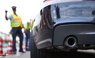 Die Bielefelder Polizei war mit zahlreichen Beamten bei dem Treffen in Heepen erschienen (Symbolfoto). - Verwendung weltweit Die Bielefelder Polizei war mit zahlreichen Beamten bei dem Treffen in Heepen erschienen (Symbolfoto). - Verwendung weltweit