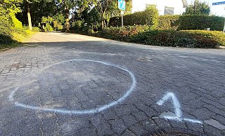 Vor Ort erinnern nur noch ein paar Markierungen der Polizei an den tragischen Unfall. - David Schellenberg Vor Ort erinnern nur noch ein paar Markierungen der Polizei an den tragischen Unfall. - David Schellenberg