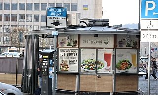 Das Restaurant Dean & David hat den Kiosk auf dem Bahnhofsvorplatz abgegeben und sucht einen alternativen Standort - am liebsten im Nordosten der Stadt. - Oliver Krato Das Restaurant Dean & David hat den Kiosk auf dem Bahnhofsvorplatz abgegeben und sucht einen alternativen Standort - am liebsten im Nordosten der Stadt. - Oliver Krato