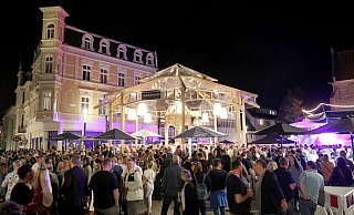 Auf allen Plätzen ist an Hoeker-Fest-Abenden etwas los. - Frank-Michael Kiel-Steinkamp Auf allen Plätzen ist an Hoeker-Fest-Abenden etwas los. - Frank-Michael Kiel-Steinkamp