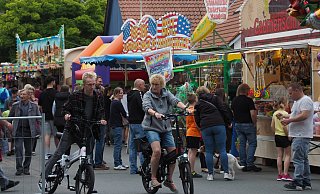 Bald ist es wieder so weit: Das Stadtfest, auch Maispaß genannt, verwandelt die Preußisch Oldendorfer Innenstadt in eine Kirmesmeile. (Archivfoto) - Imme Lohmeyer-Lorek (Archivfoto) Bald ist es wieder so weit: Das Stadtfest, auch Maispaß genannt, verwandelt die Preußisch Oldendorfer Innenstadt in eine Kirmesmeile. (Archivfoto) - Imme Lohmeyer-Lorek (Archivfoto)