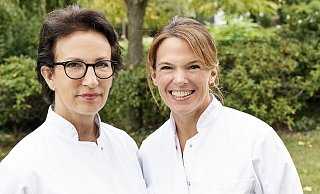 Beate Herbig (l.) und Carolina Pape-Köhler leiten als Chefärztinnen die Adipositas-Klinik am Klinikum Bielefeld. - Klinikum Bielefeld Beate Herbig (l.) und Carolina Pape-Köhler leiten als Chefärztinnen die Adipositas-Klinik am Klinikum Bielefeld. - Klinikum Bielefeld