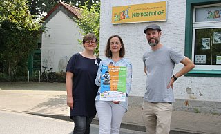 Nadine Passarger (v. l.), Vicki Salata und Jan Brockelt hoffen auf viele Besucher bei der Ideenschmiede im Kleinbahnhof. - Britta Bohnenkamp-Schmidt Nadine Passarger (v. l.), Vicki Salata und Jan Brockelt hoffen auf viele Besucher bei der Ideenschmiede im Kleinbahnhof. - Britta Bohnenkamp-Schmidt