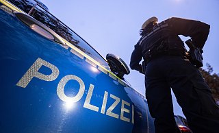 Mit mehr Präsenz und stichprobenartigen Kontrollen will die Polizei im Kreis Höxter mögliche Straftaten bei den bevorstehenden Volksfesten vorbeugen. - Marijan Murat Mit mehr Präsenz und stichprobenartigen Kontrollen will die Polizei im Kreis Höxter mögliche Straftaten bei den bevorstehenden Volksfesten vorbeugen. - Marijan Murat