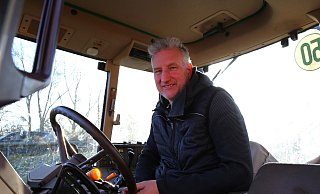 Christian Niermann betreibt in Preußisch Oldendorf-Schröttinghausen Forstwirtschaft und Ackerbau, wie vor ihm viele Generationen seiner Familie. Sein Wunsch ist es vor allem, dass auch seine Töchter den Betrieb eines Tages noch weiterführen können. - Ilka Gülker Christian Niermann betreibt in Preußisch Oldendorf-Schröttinghausen Forstwirtschaft und Ackerbau, wie vor ihm viele Generationen seiner Familie. Sein Wunsch ist es vor allem, dass auch seine Töchter den Betrieb eines Tages noch weiterführen können. - Ilka Gülker