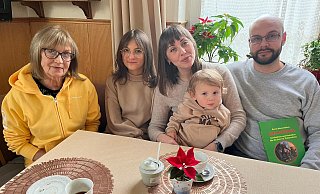 Galina Shyan, Tetiana Lapina, Vsevolod Lapin und ihre Kinder Lolita sowie Sohn Viktor. - Andzelika Kassan Galina Shyan, Tetiana Lapina, Vsevolod Lapin und ihre Kinder Lolita sowie Sohn Viktor. - Andzelika Kassan