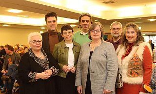 Sigrid Beer (Sprecherin Stadtverband Paderborn/v. l.), Robin Wagener (Bundestagsabgeordneter Lippe), Ministerin Josefine Paul, Hartmut Oster (Kreisvorsitzender), die Paderborner Landtagsabgeordnete Norika Creuzmann, Markus Rieger (Sprecher Stadtverband Paderborn) und Carin Yesilada (Kreisvorsitzende). - Grüne/Christian Burkert Sigrid Beer (Sprecherin Stadtverband Paderborn/v. l.), Robin Wagener (Bundestagsabgeordneter Lippe), Ministerin Josefine Paul, Hartmut Oster (Kreisvorsitzender), die Paderborner Landtagsabgeordnete Norika Creuzmann, Markus Rieger (Sprecher Stadtverband Paderborn) und Carin Yesilada (Kreisvorsitzende). - Grüne/Christian Burkert