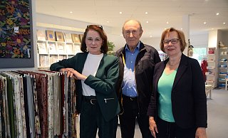 Die heutige Inhaberin Stefanie Weber mit ihren Eltern Wilhelm und Dietlinde Weber in ihrem Ladenlokal. - Mareike Patock Die heutige Inhaberin Stefanie Weber mit ihren Eltern Wilhelm und Dietlinde Weber in ihrem Ladenlokal. - Mareike Patock
