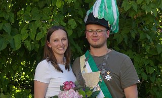 Das Königspaar Rebecca Seewald und Niklas Siewert. - Schützen Das Königspaar Rebecca Seewald und Niklas Siewert. - Schützen