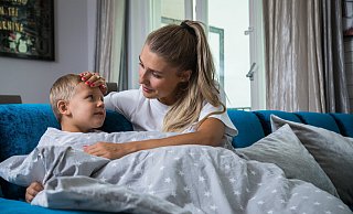 Die Erkältungsaison läuft, doch viele Medikamente für Kinder sind nicht verfügbar. - Symbolbild/dpa Die Erkältungsaison läuft, doch viele Medikamente für Kinder sind nicht verfügbar. - Symbolbild/dpa