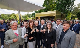 v.l. Hans Peter Rosendahl, Martin Beyer, Nadja Loschky, Michael Heicks, Markus Bergedieck, Stefanie Niedermeier, Gregor Moss und Frederik Suchla - Oliver Krato v.l. Hans Peter Rosendahl, Martin Beyer, Nadja Loschky, Michael Heicks, Markus Bergedieck, Stefanie Niedermeier, Gregor Moss und Frederik Suchla - Oliver Krato