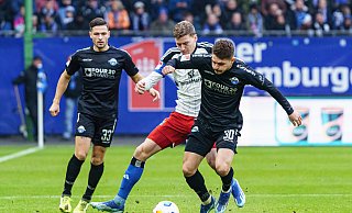 Florent Muslija (vorne) im Duell gegen den Hamburger Ignace van der Brempt, der den SCP-Topscorer am Samstag am Fuß erwischte. Muslija droht nun im Heimspiel gegen Rostock auszufallen. - picture alliance / Eibner-Pressefoto Florent Muslija (vorne) im Duell gegen den Hamburger Ignace van der Brempt, der den SCP-Topscorer am Samstag am Fuß erwischte. Muslija droht nun im Heimspiel gegen Rostock auszufallen. - picture alliance / Eibner-Pressefoto
