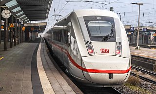 ICE-Züge sollen künftig eine eigene Schnellstrecke durch Ostwestfalen-Lippe erhalten. Doch die genaue Streckenführung ist umstritten. - imago images/Rüdiger Wölk ICE-Züge sollen künftig eine eigene Schnellstrecke durch Ostwestfalen-Lippe erhalten. Doch die genaue Streckenführung ist umstritten. - imago images/Rüdiger Wölk