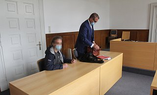Der Jaguarfahrer erklärt vor Gericht, dass er die Folgen des tödlichen Unfalls bedauert, sich jedoch keiner Schuld bewusst sei. - Ulf Hanke Der Jaguarfahrer erklärt vor Gericht, dass er die Folgen des tödlichen Unfalls bedauert, sich jedoch keiner Schuld bewusst sei. - Ulf Hanke
